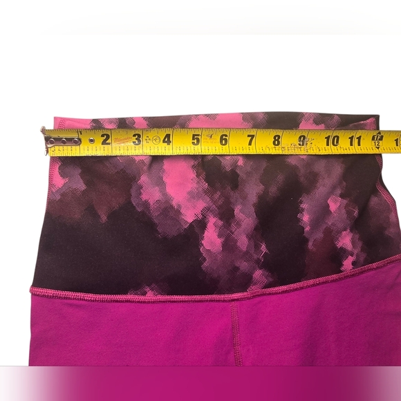 Lululemon Women’s Capri Leggings Pink Size 6 - Picture 3 of 9